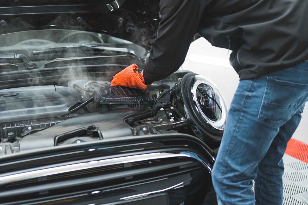 Autoaufbereitung Motorhaube